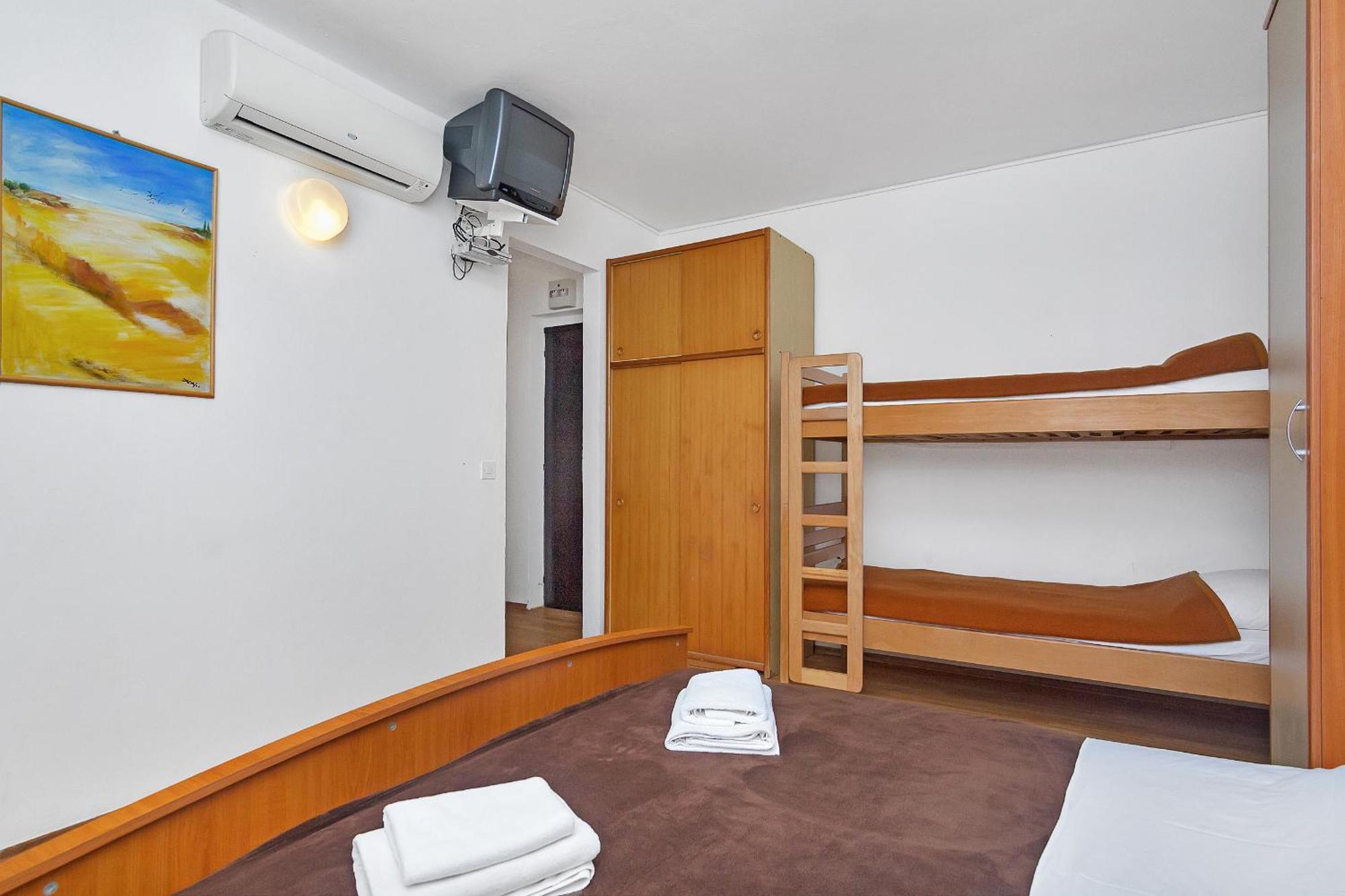 Apartmani Cico Gdinj Exterior photo