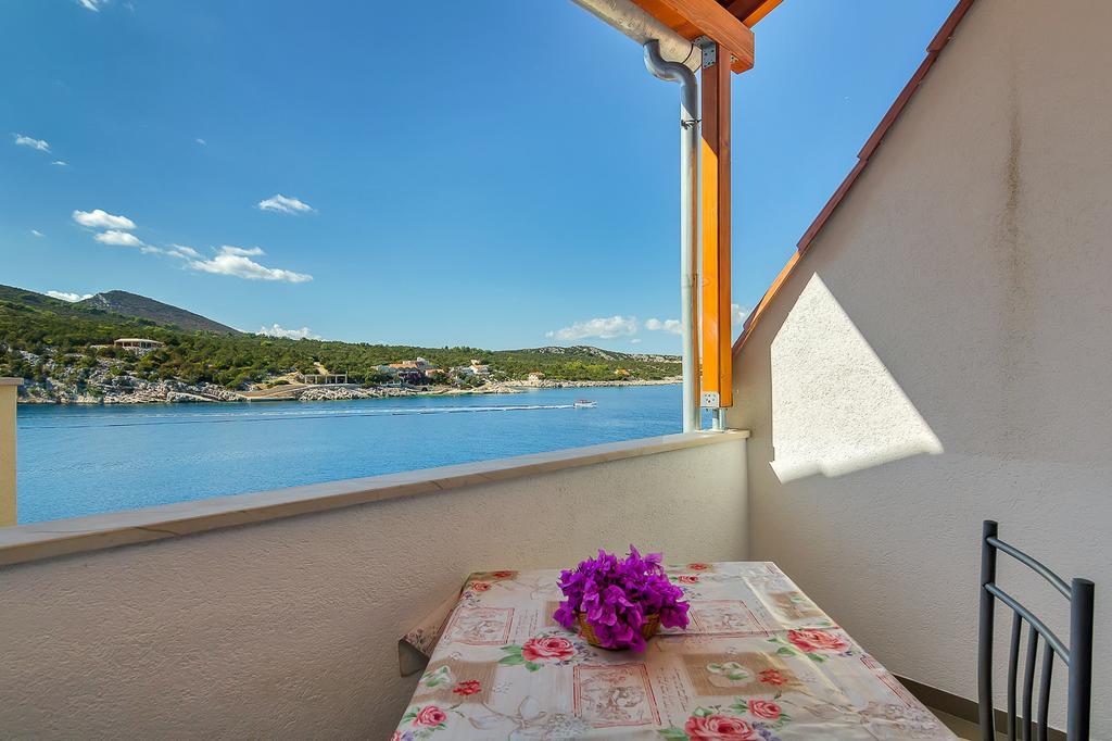 Apartmani Cico Gdinj Exterior photo