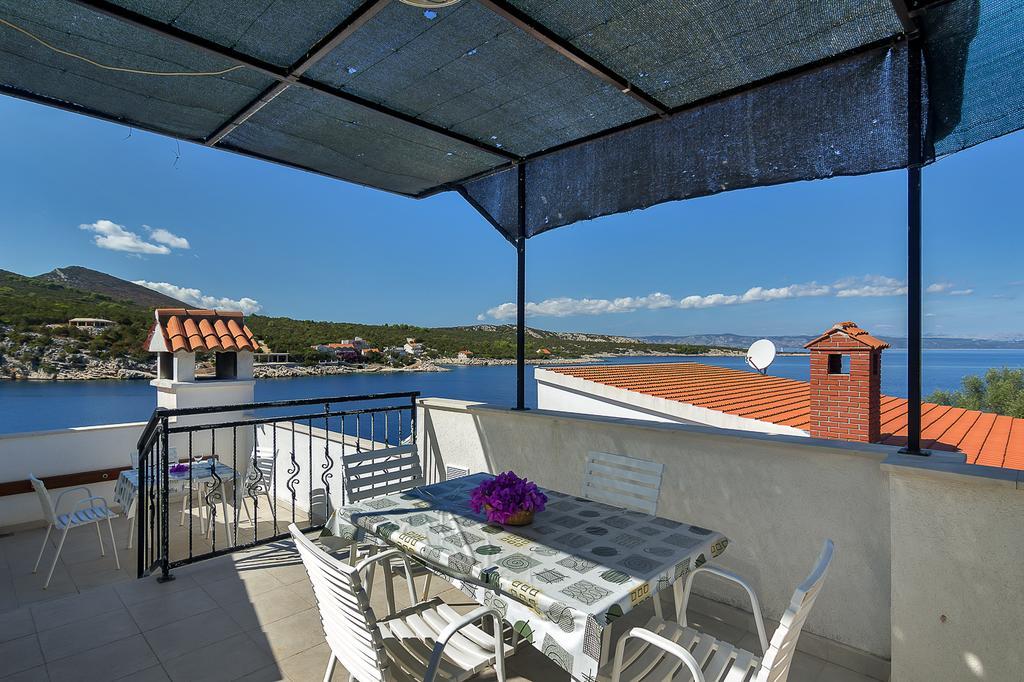Apartmani Cico Gdinj Exterior photo