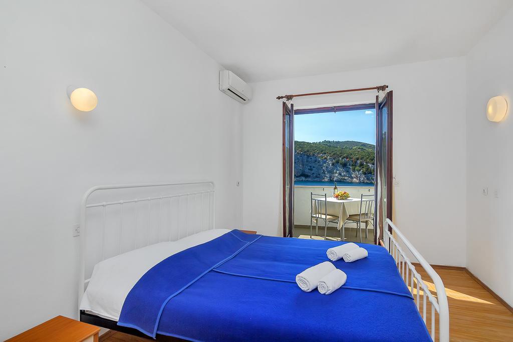 Apartmani Cico Gdinj Exterior photo