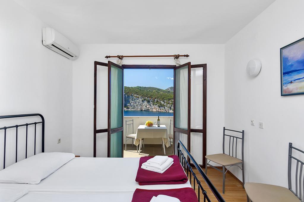 Apartmani Cico Gdinj Exterior photo