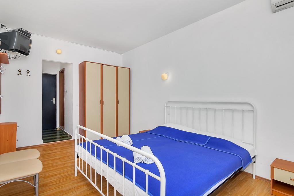 Apartmani Cico Gdinj Exterior photo