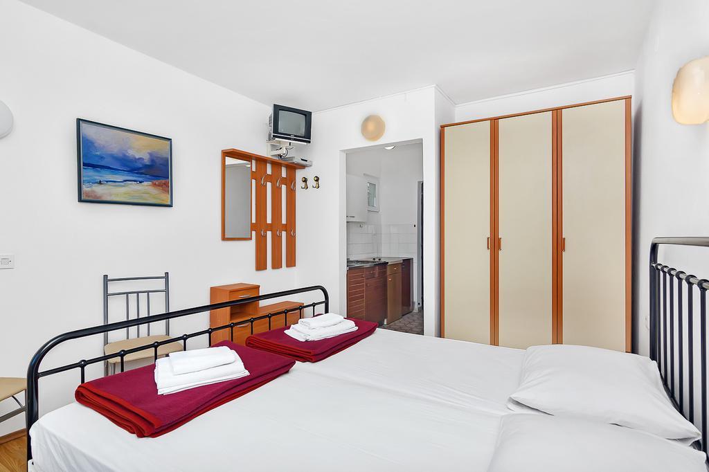 Apartmani Cico Gdinj Exterior photo